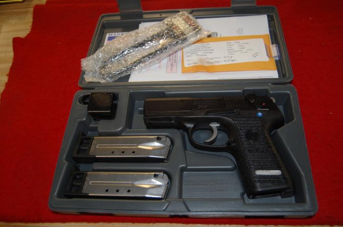 Ruger P95 9mm Bluedblack Grips New In Box 9316